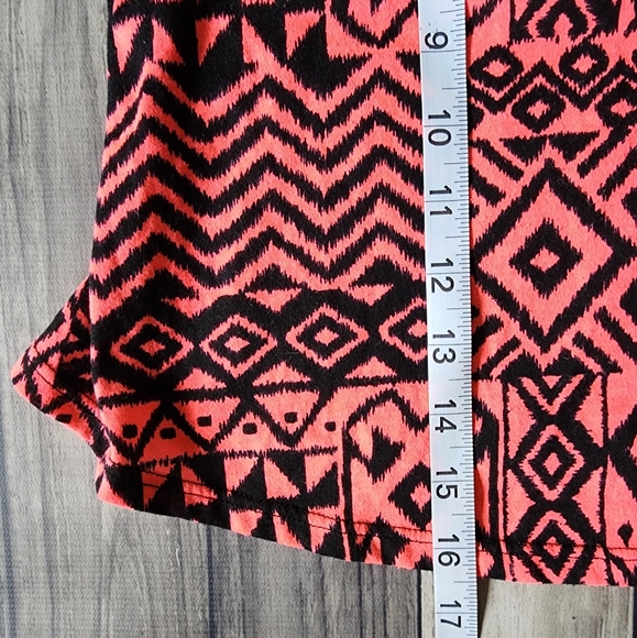 Forever 21 pink/black cropped tank top - Picture 6 of 6